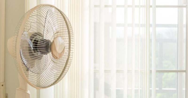 Mở cửa, bật quạt nhưng không tạo đối lưu