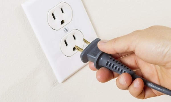 Cách kiểm tra máy lọc không khí - kiểm tra phích cắm điện