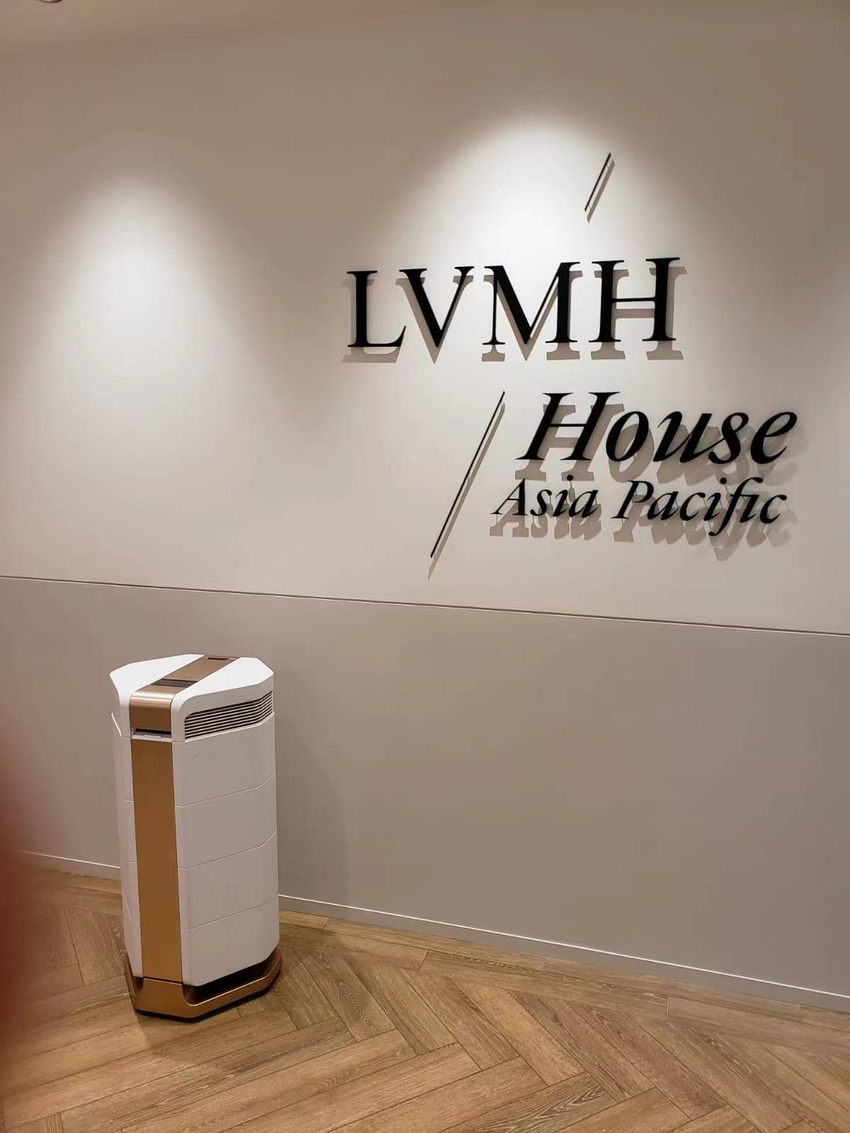 Máy lọc không khí cho văn phòng phòng - AI 700 tại văn phòng LVMH 