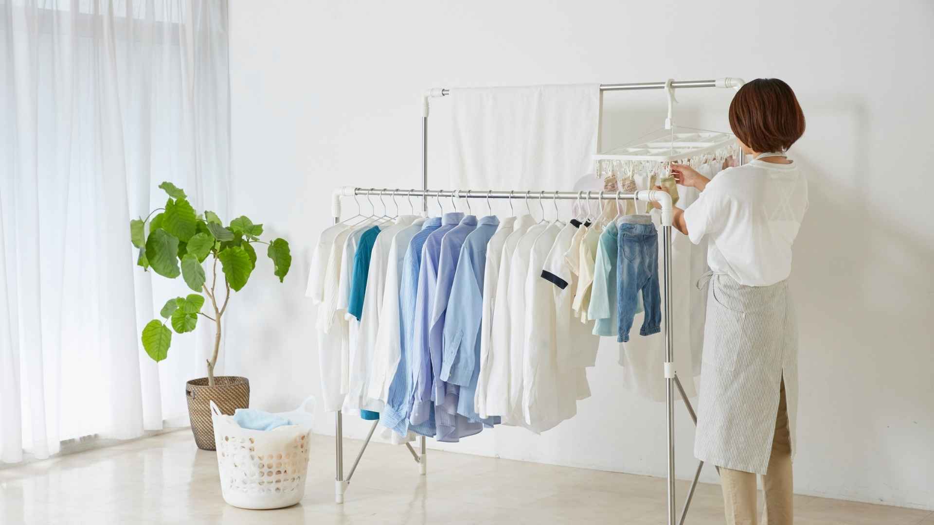 Phơi đồ trong phòng giúp cải thiện không khí khô hanh