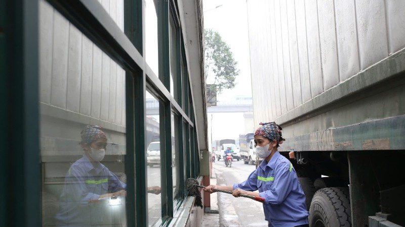 Xếp hạng ô nhiễm không khí Việt Nam: TOP 5 Thành phố ô nhiễm nặng nhất năm 2025 3 Bụi mịn PM2.5 phủ khắp thành phố Hà Nội.