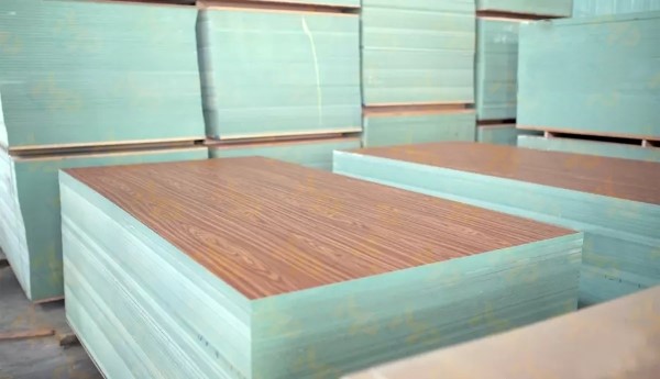 Gỗ MDF lõi xanh là gì? Ưu-nhược điểm và ứng dụng thực tế trong nội thất hiện đại 2 Gỗ MDF lõi xanh là gì?