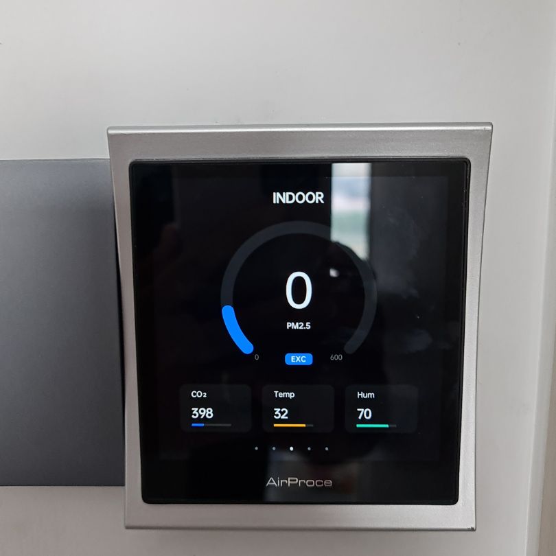 Máy lọc khí biệt thự cao cấp CyberVent cho không gian sống chuẩn sang 9 màn hình điều khiển cảm ứng hệ thống xử lý trung tâm CyberVent