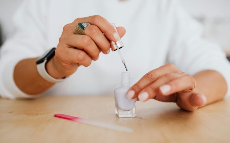 mùi sơn móng tay có độc 