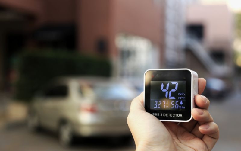 Tác hại của bụi mịn PM 2.5 đến sức khỏe và cách bảo vệ 3 Hạn chế tiếp xúc với không khí ô nhiễm