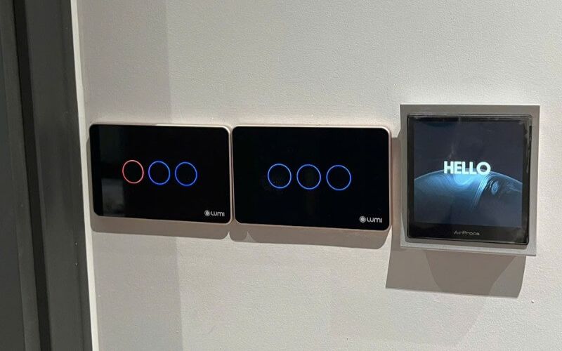 Màn hình điều khiển cảm ứng