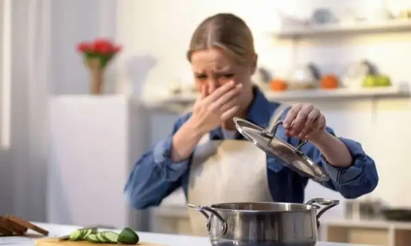 Cách khử mùi thức ăn trong bếp nhanh chóng và đơn giản 4 Mùi thức ăn trong bếp không chỉ gây khó chịu mà còn ảnh hưởng trực tiếp đến chất lượng không khí trong nhà