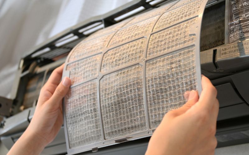 Lau sạch cảm biến bụi và cửa hút gió