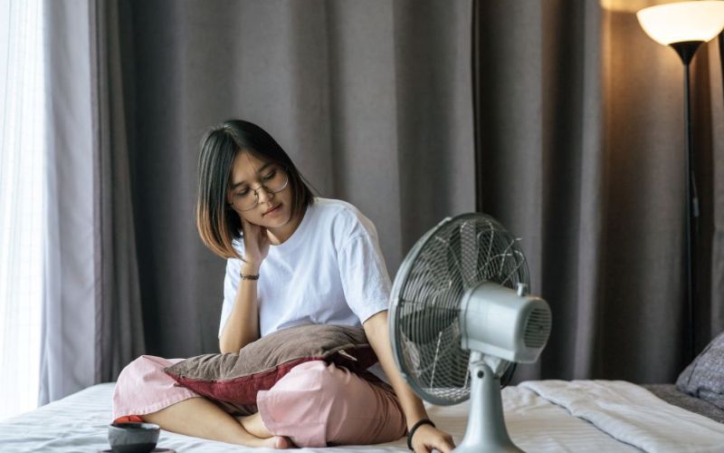 Nghĩ rằng bật quạt sẽ tốn điện hơn