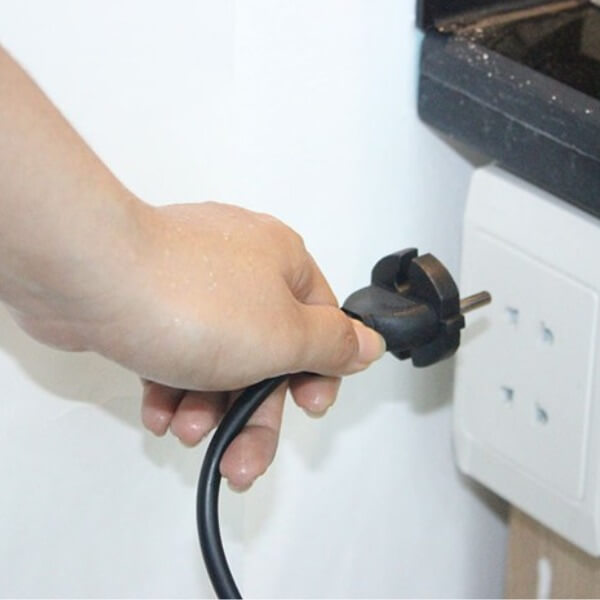 Nguyên nhân do nguồn điện không ổn định hoặc ổ cắm bị lỗi