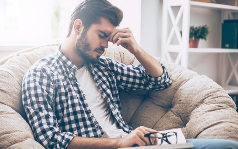 Phòng bị bí hơi do thiếu thông gió: Giải pháp lọc và cấp khí tươi hiện đại 3 Gây cảm giác mệt mỏi và thiếu năng lượng