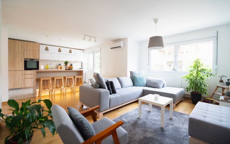 Phòng điều hoà có nên đóng kín cửa liên tục để tiết kiệm điện không?