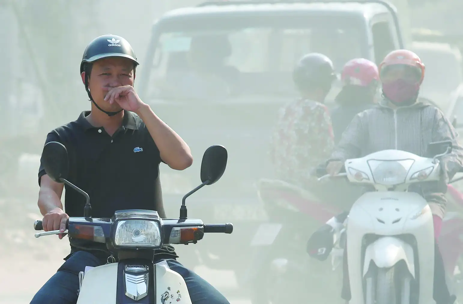 Làm sao để phòng tránh ô nhiễm bụi mịn cho cả gia đình? 3 Cách phòng tránh ô nhiễm bụi mịn khi ra ngoài
