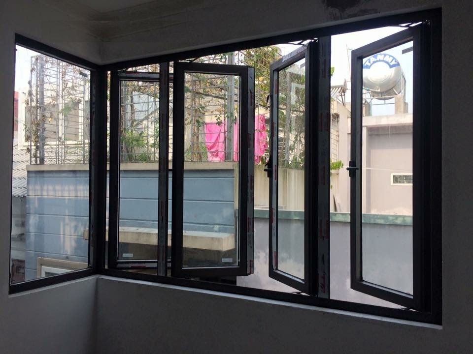 Phòng bị hầm nóng phải làm sao để ngủ ngon hơn vào mùa hè? 3 Nên mở cửa để tăng lưu thông không khí