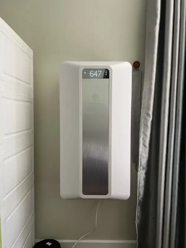 Phòng bị hầm nóng phải làm sao để ngủ ngon hơn vào mùa hè? 5 Giải pháp cải thiện phòng bị hầm nóng bằng máy cấp khí tươi AC-160