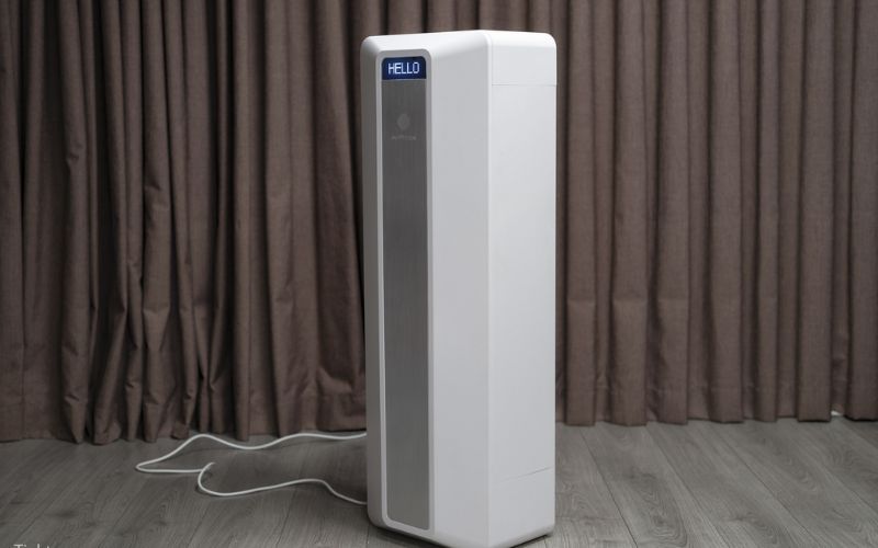 Dùng máy lọc không khí hỗ trợ khử mùi