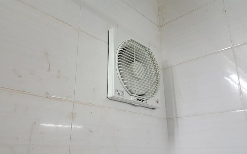 Quạt hút mùi nhà vệ sinh công suất bao nhiêu là phù hợp? Hướng dẫn chi tiết 3 Nhà vệ sinh dưới 3m²