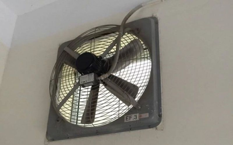 Nhà phố thiếu cửa sổ