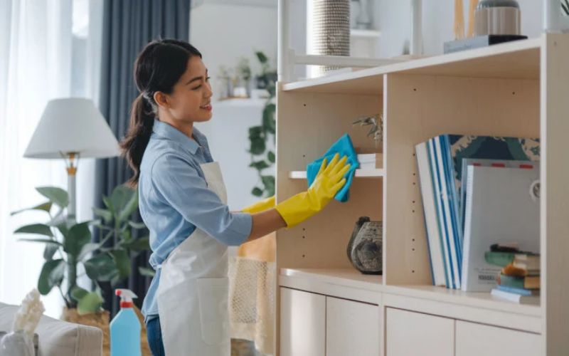Tại sao phòng máy lạnh bị hôi khi đóng kín cửa? Nguyên nhân và cách phòng tránh 7 Giữ phòng luôn sạch và khô thoáng