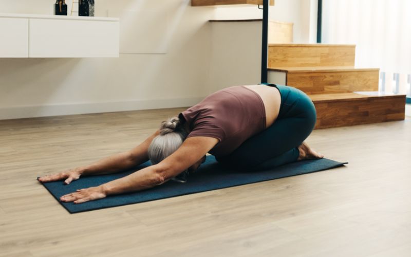 Tác hại có thể gặp nếu tập yoga trong phòng điều hoà sai cách