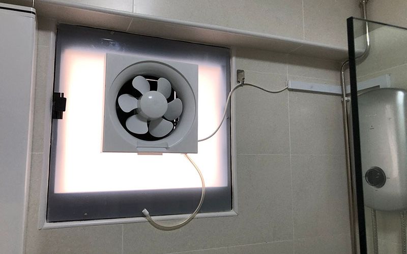 Lắp quạt thông gió tại cửa sổ