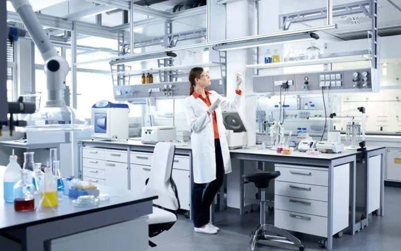 HEPA H13 vs H14 khác nhau gì? Bảng so sánh chuẩn EN1822 mới nhất 6 Phòng thí nghiệm nghiên cứu